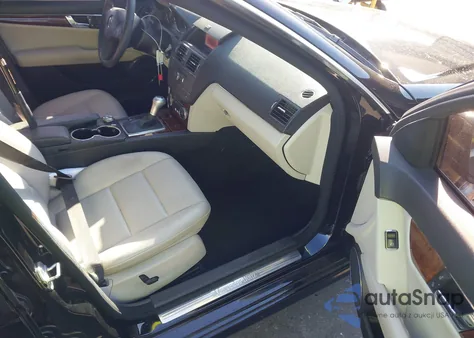 2010 Mercedes-Benz C 300 Sport из США, поврежденный, VIN WDDGF5EB0AR101482